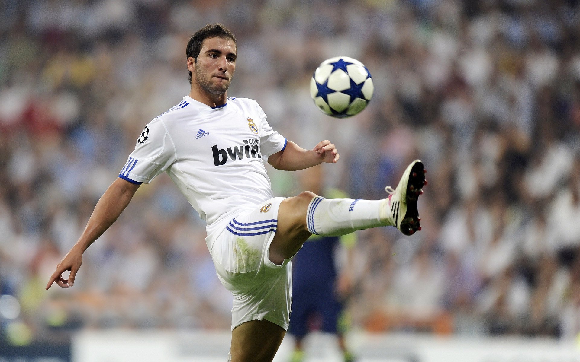 开云体育登录-西甲国家德比与掘金绝杀，体育世界的双重心跳